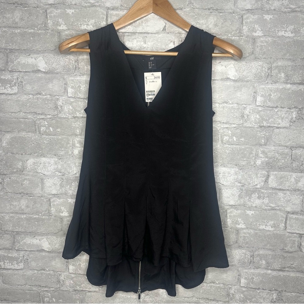 EUC H&M Black V-Neck Tank Top Blouse with Zip Back NWT Sz 8 (Black)